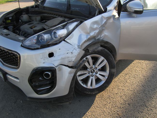 В Ухте столкнулись Kia Sportage и Ford Tranzit, пострадали 2 человека